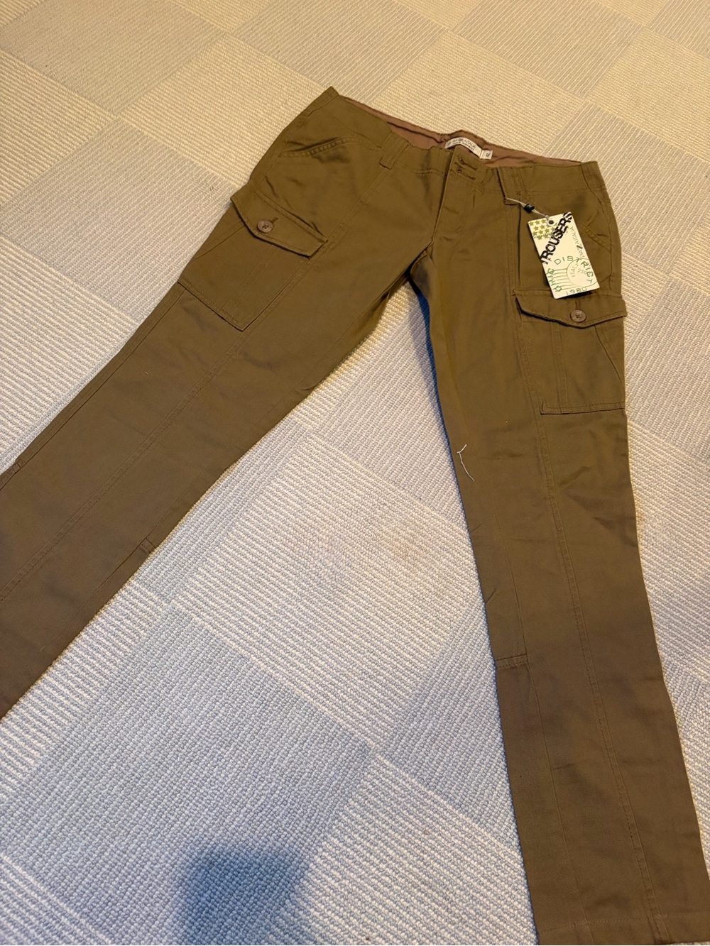 District Men's Cargo Pants in Olive